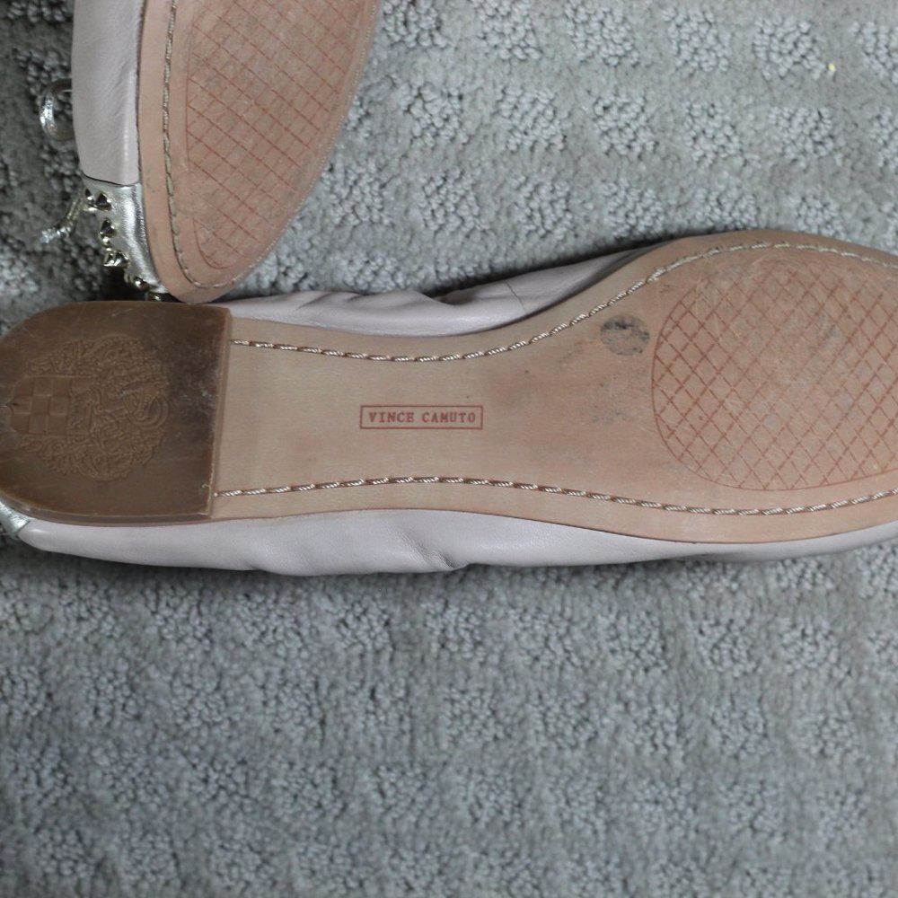 Vince Camuto Ferguson Sz 10 Studded Gold Toe on Beige Ballet Slippers - LIKE NEW - Picture 6 of 6